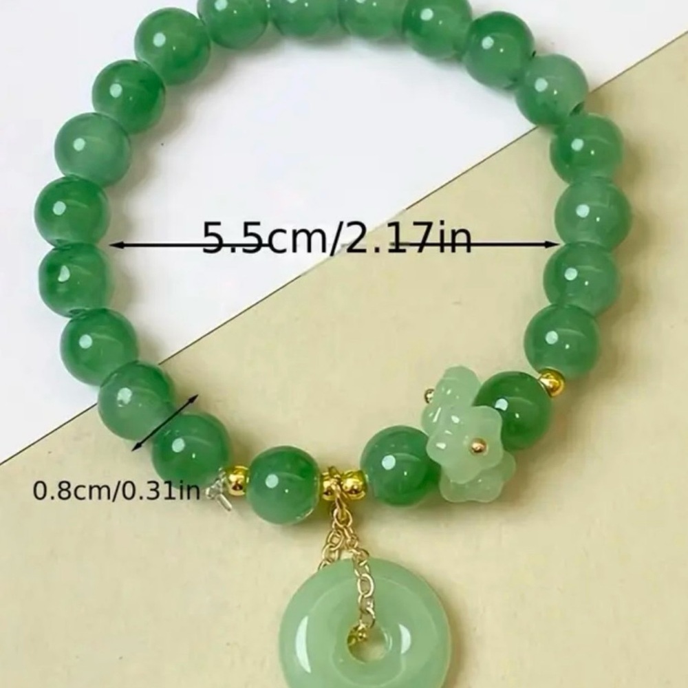 Elegant Green Glass Bead Bracelet with Four-Leaf Clover Charm - Vintage & Minima